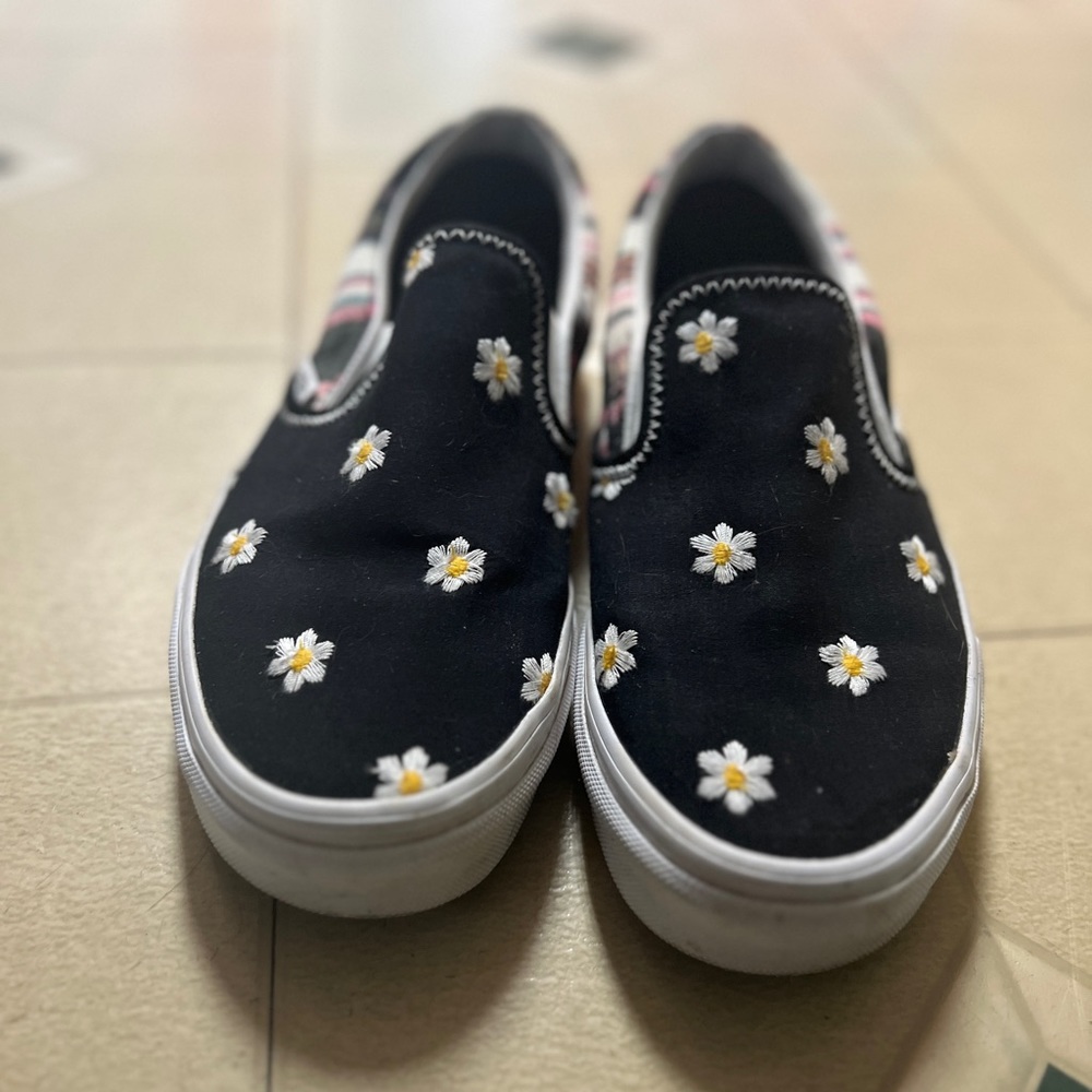 Woman’s vans size 7.5